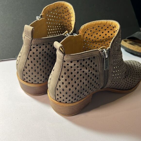 Lucky Brand Light Mocha Booties 9.5 EUC. SH115 - Picture 5 of 6